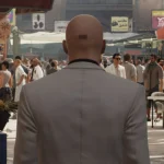 Agent 47 trong bộ trang phục đặc trưng của Hitman: World of Assassination