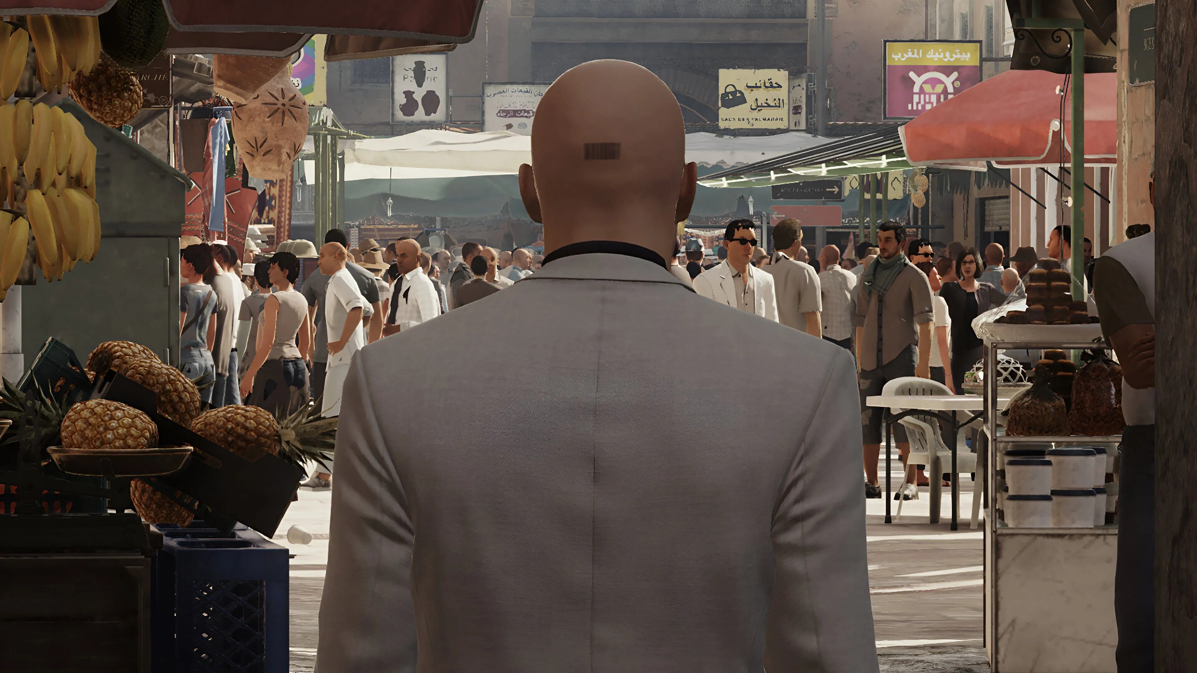 Agent 47 trong bộ trang phục đặc trưng của Hitman: World of Assassination
