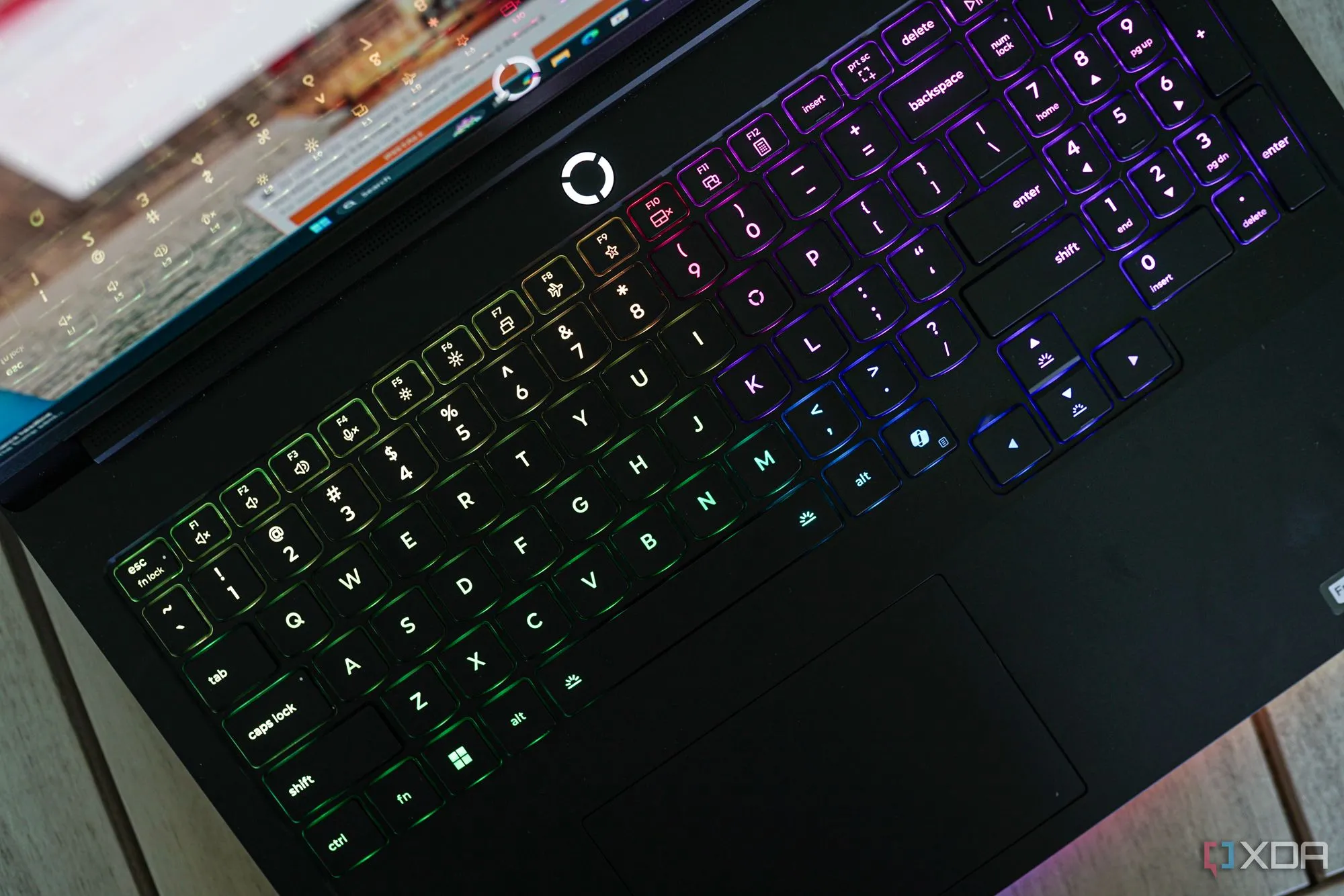 Bàn phím TrueStrike có đèn RGB trên Lenovo Legion Pro 7i Gen 10
