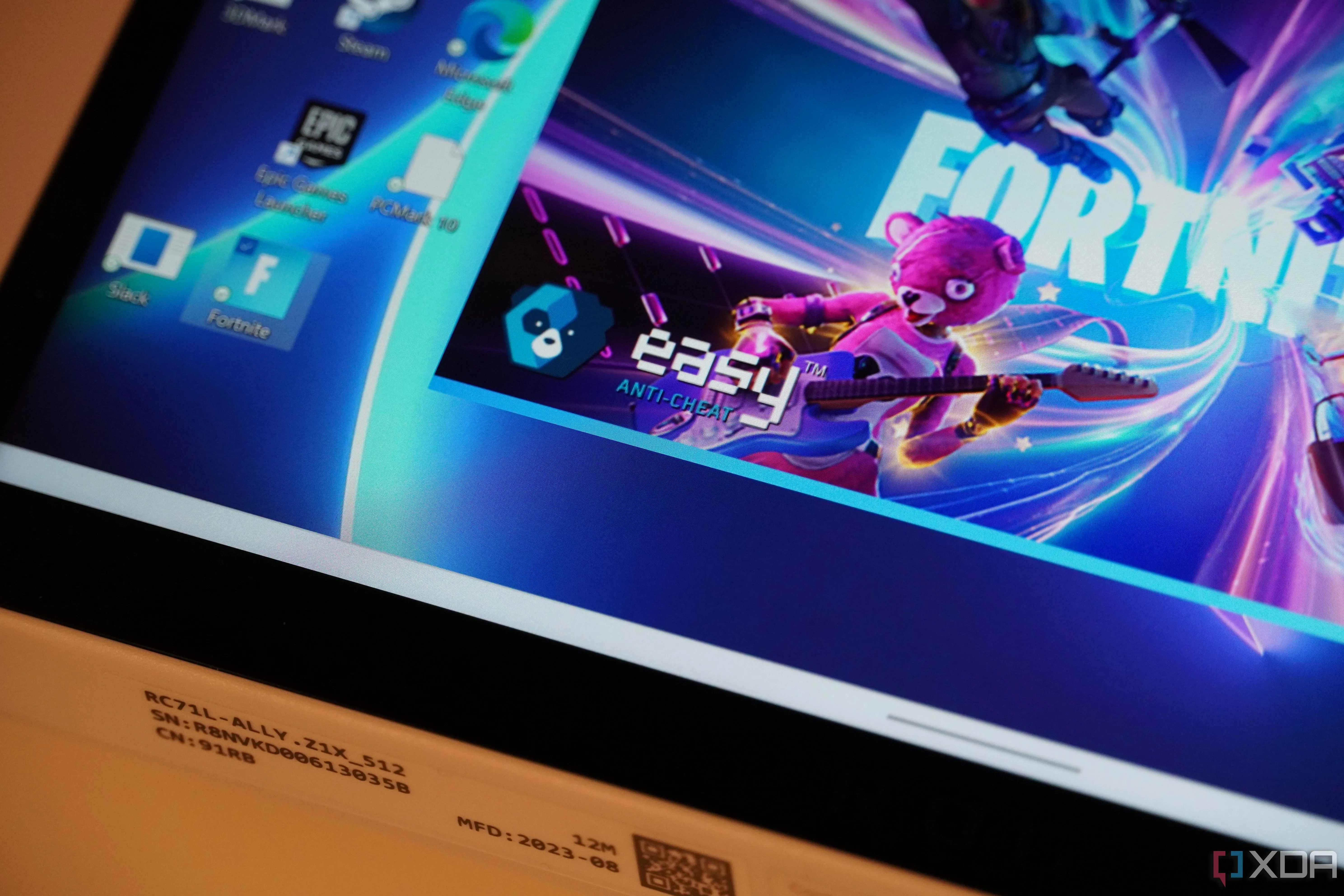 Biểu tượng Epic Games và thông báo lỗi liên quan đến Easy Anti-Cheat trên một thiết bị ROG Ally, minh họa vấn đề tương thích game trên Linux.