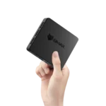 BMax B1 mini PC với thiết kế nhỏ gọn trên bàn làm việc