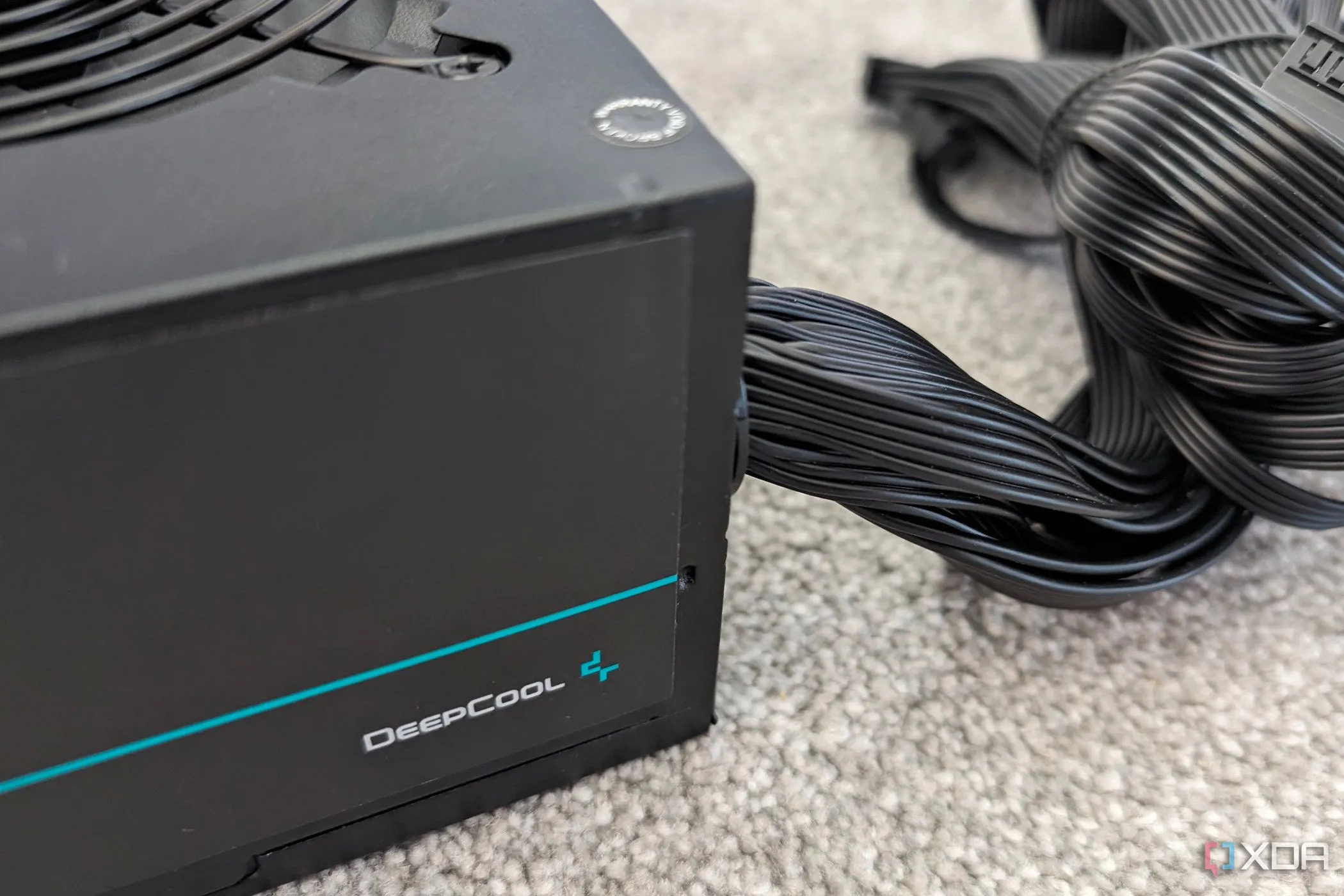 Bộ nguồn DeepCool PM500D không module và các cáp nguồn