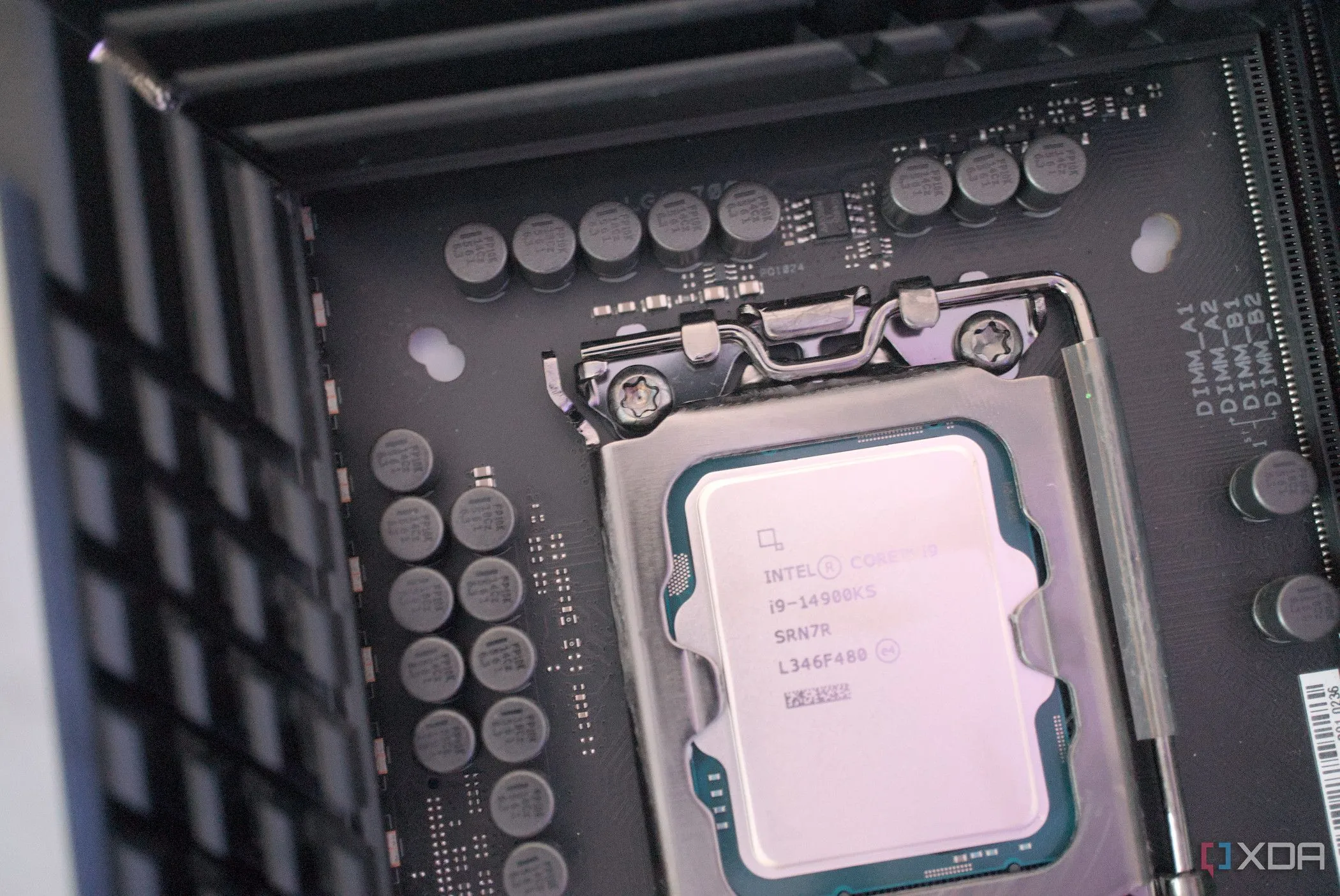 Bộ vi xử lý Intel Core i9-14900KS thuộc kiến trúc Raptor Lake, gặp phải vấn đề suy giảm hiệu năng nghiêm trọng.