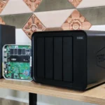 Các thiết bị NAS TerraMaster F8 SSD Plus, F4-424 Max và Aiffro K100 thể hiện khả năng lưu trữ và chơi game trên NAS.