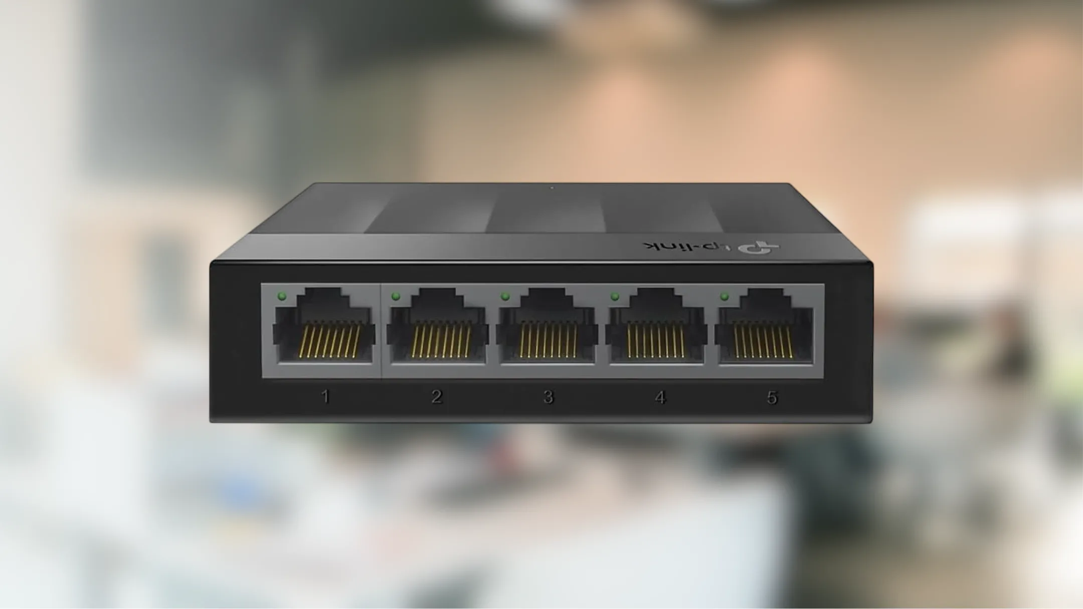 Cận cảnh các cổng kết nối Gigabit trên switch TP-Link Litewave LS1005G