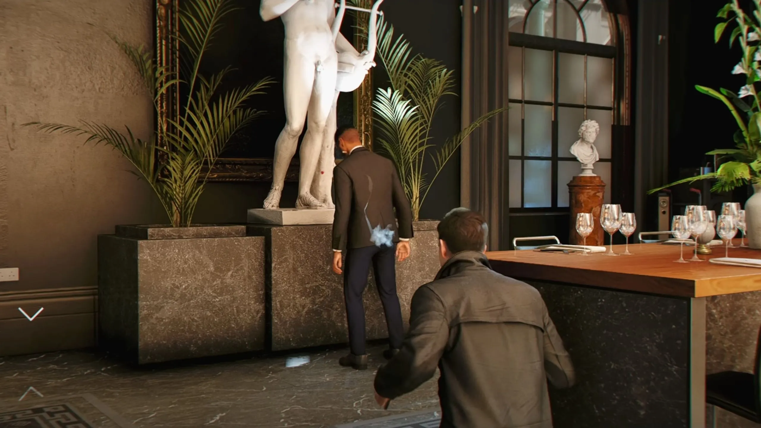 Cảnh gameplay lén lút trong game 007 First Light, cho thấy AI của kẻ thù và môi trường tương tác.