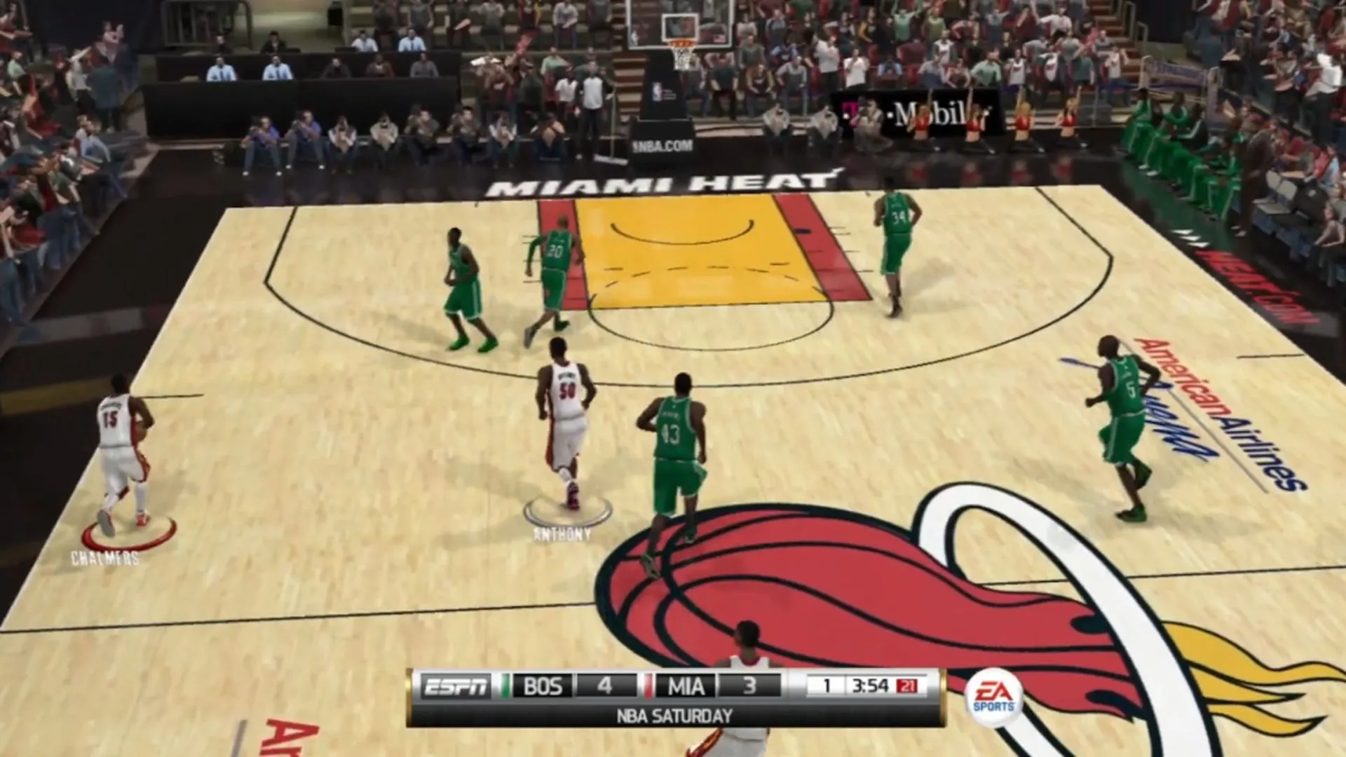 Cảnh gameplay từ game bóng rổ NBA Elite 11 trên PlayStation 3, với cầu thủ đang thực hiện cú ném rổ trong một trận đấu căng thẳng.