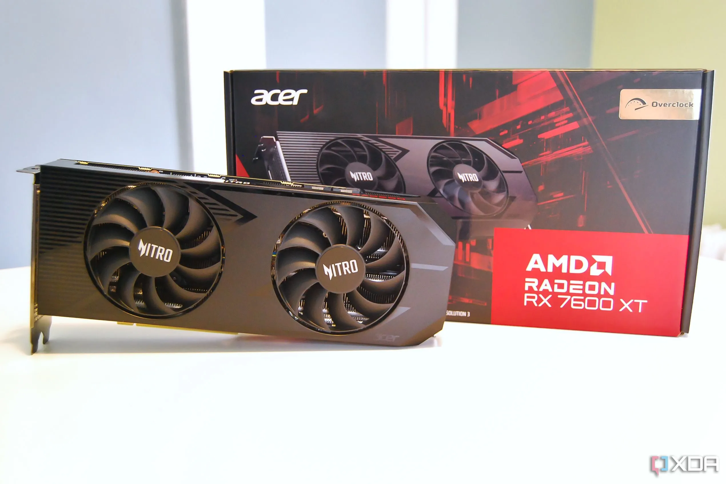 Card đồ họa Acer Nitro Radeon RX 7600 XT OC, minh họa khả năng của VRAM bổ sung.