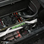 Card đồ họa NVIDIA GTX 1070 Ti Founders Edition được lắp đặt trong máy chủ gia đình