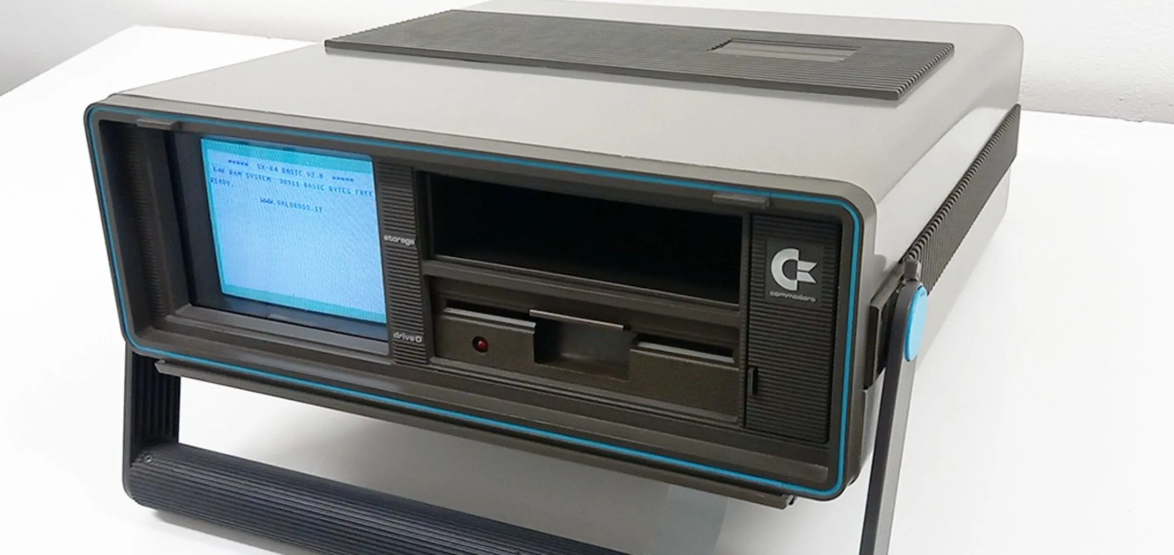 Commodore SX-64, laptop di động đầu tiên trang bị màn hình màu