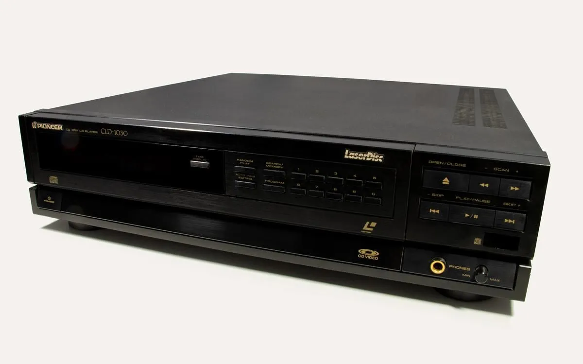 Đầu đĩa LaserDisc Pioneer CLD-1030.