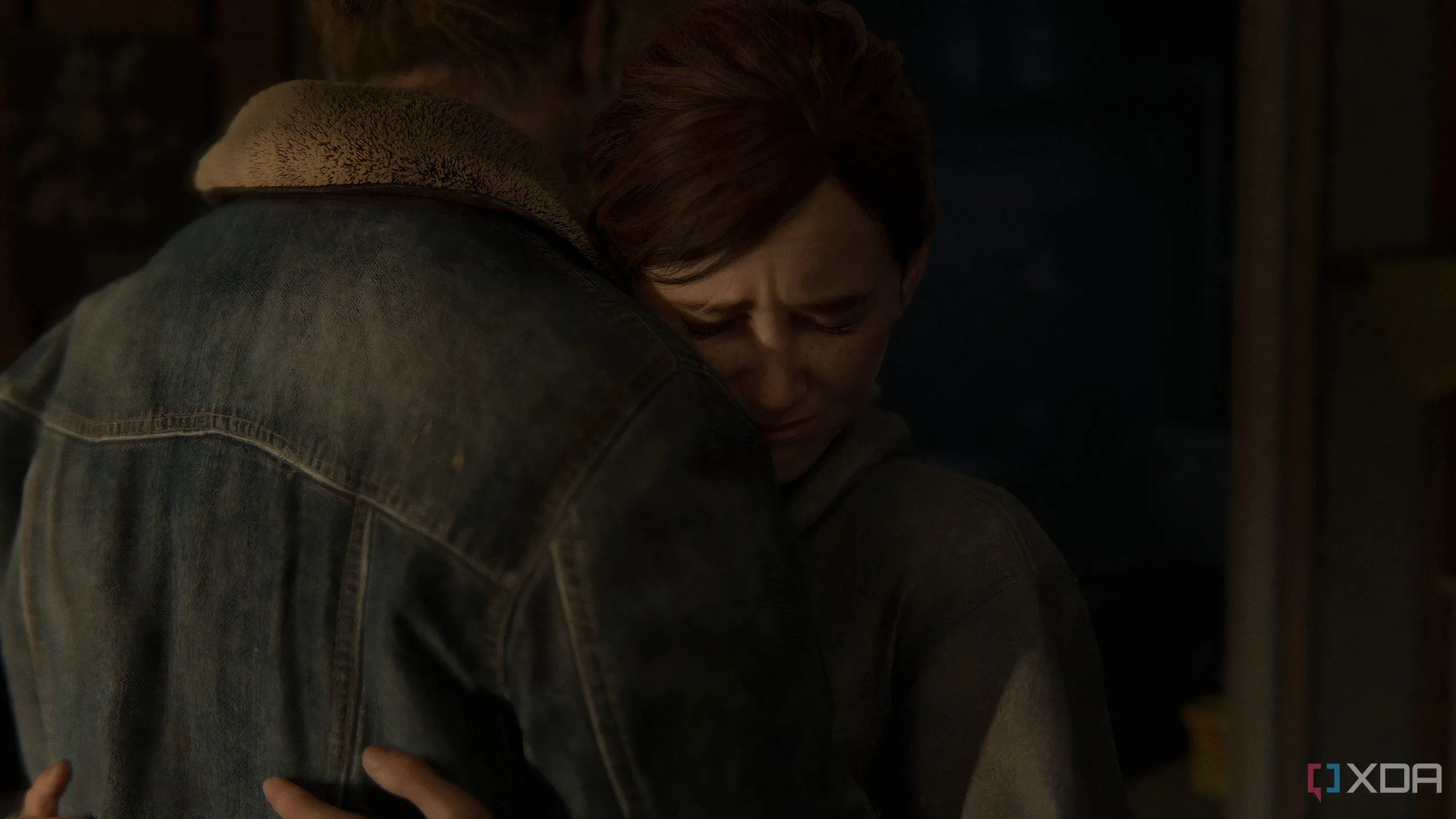 Ellie ôm Tommy trong một phân cảnh cảm động của The Last of Us Part II Remastered trên PC