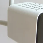 FlyingCam, một giải pháp camera di động sáng tạo sử dụng tay đèn IKEA và bo mạch ESP32, nhìn từ trên xuống.