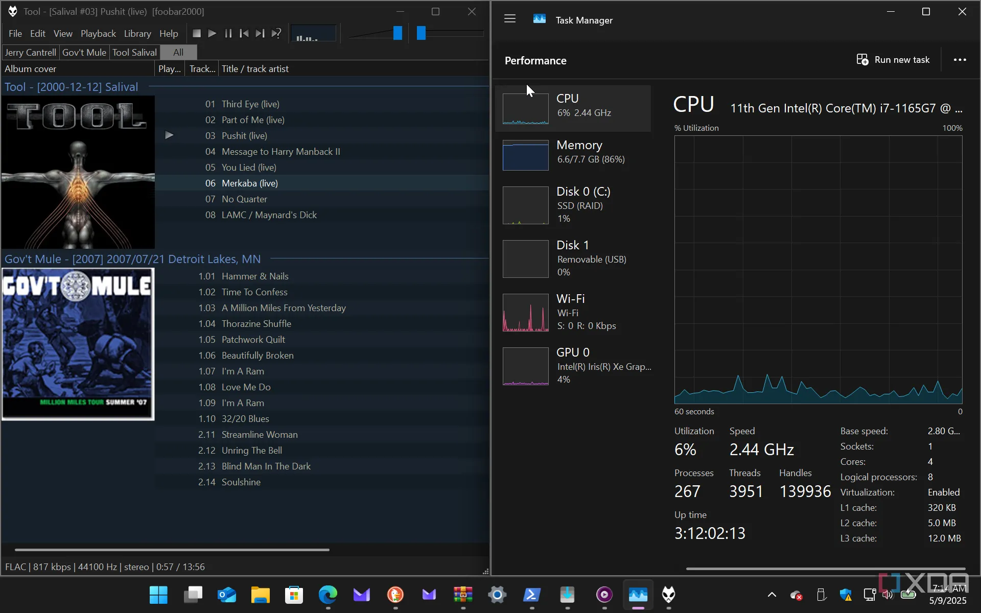 Foobar2000 chạy trên Windows 11 cùng với cửa sổ Task Manager cho thấy mức tiêu thụ tài nguyên thấp.