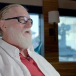 Gabe Newell, đồng sáng lập Valve, phát biểu trong phim tài liệu Half-Life 2 kỷ niệm 20 năm.