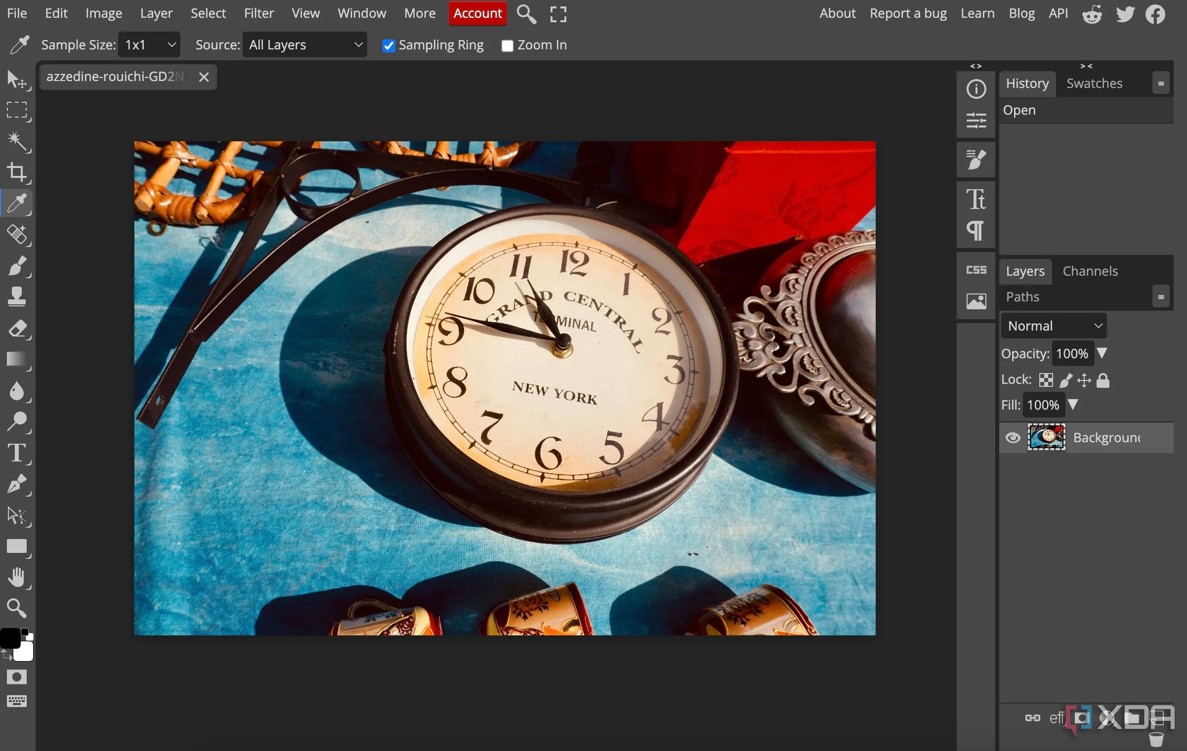 Giao diện chính của Photopea với banner quảng cáo bên cạnh, minh họa tính năng miễn phí.