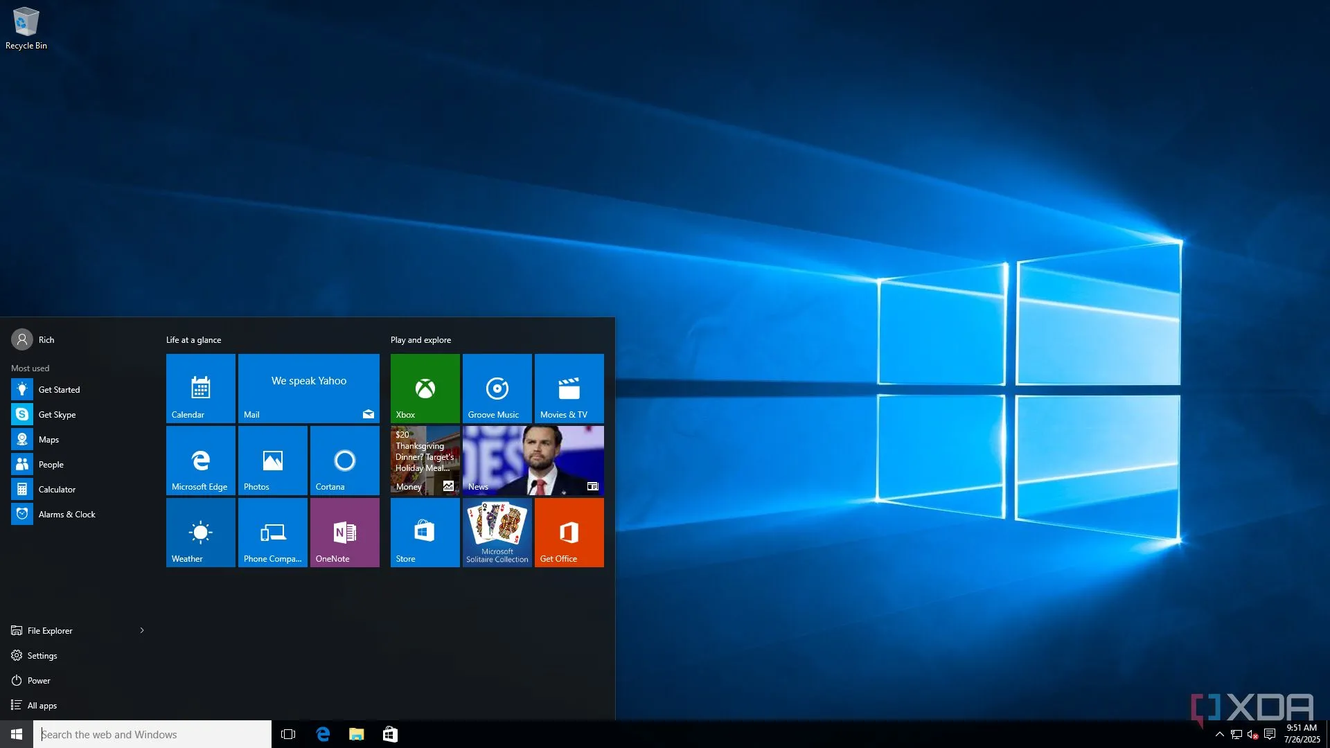 Giao diện Desktop của Windows 10 với Start Menu được cải tiến