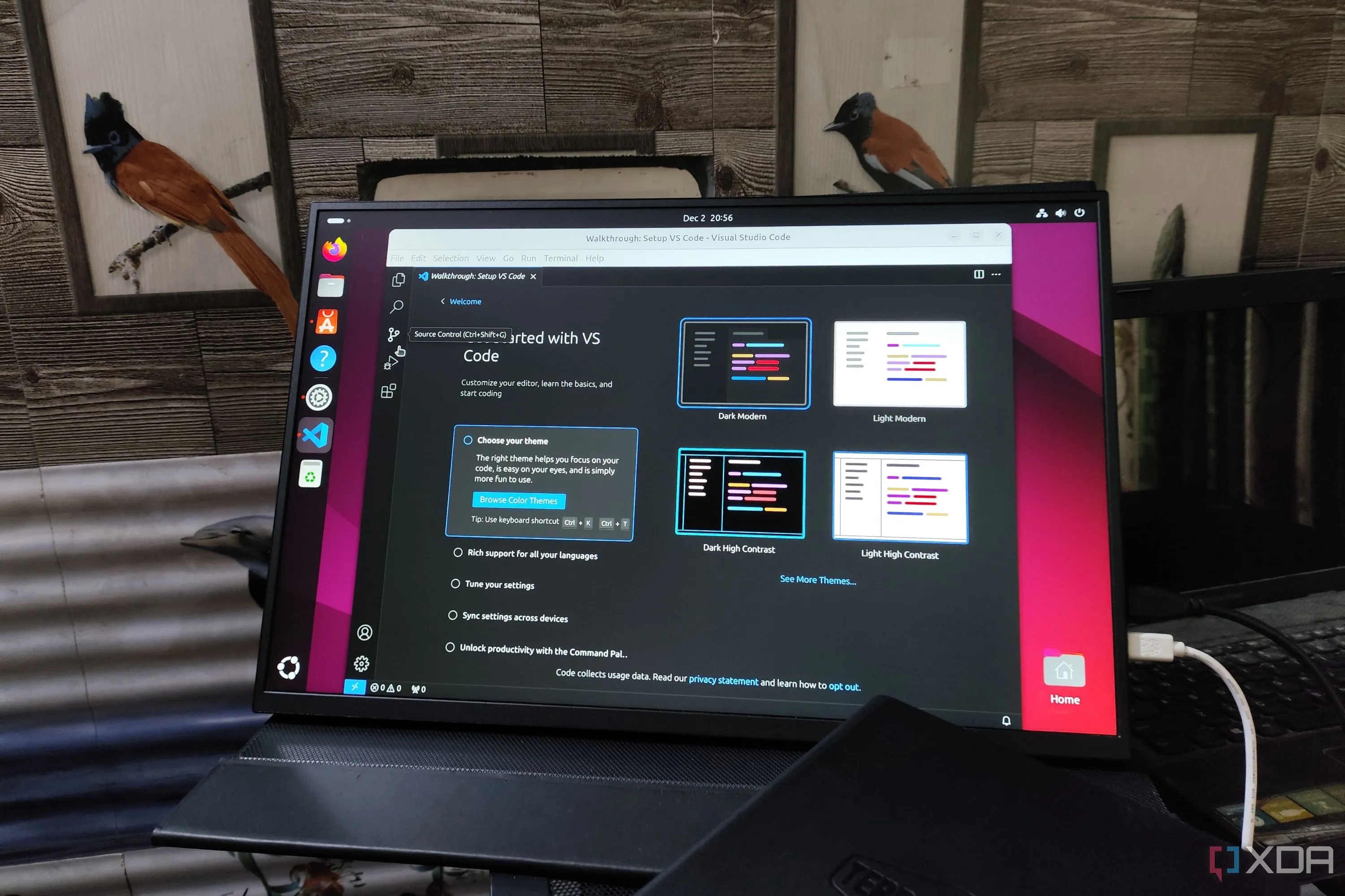 Giao diện lập trình VS Code trên bản phân phối Ubuntu, một dẫn xuất của Debian, minh họa cho hệ sinh thái Linux hiện đại và tương thích 64-bit