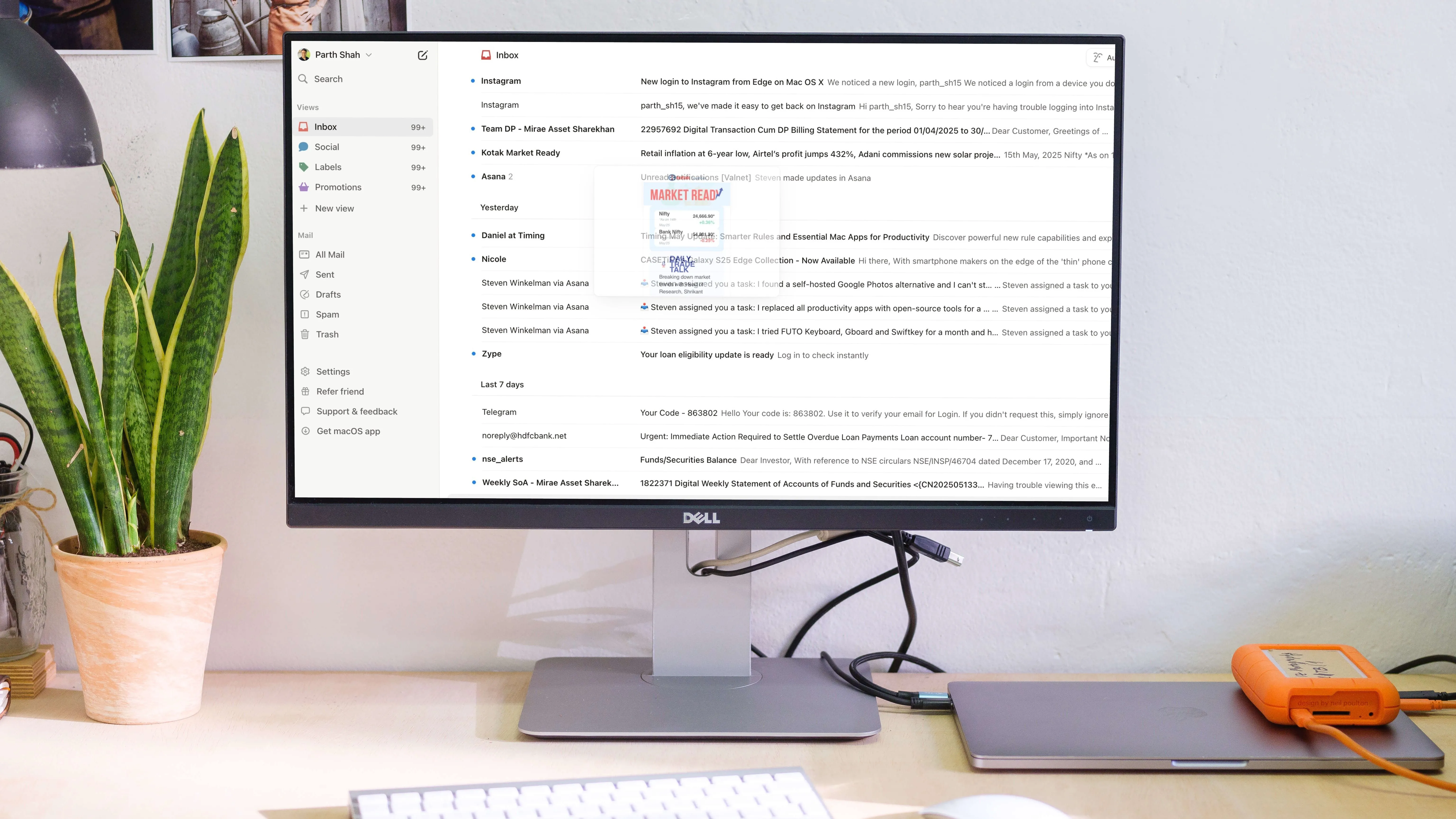 Giao diện một ứng dụng email thay thế Microsoft Outlook