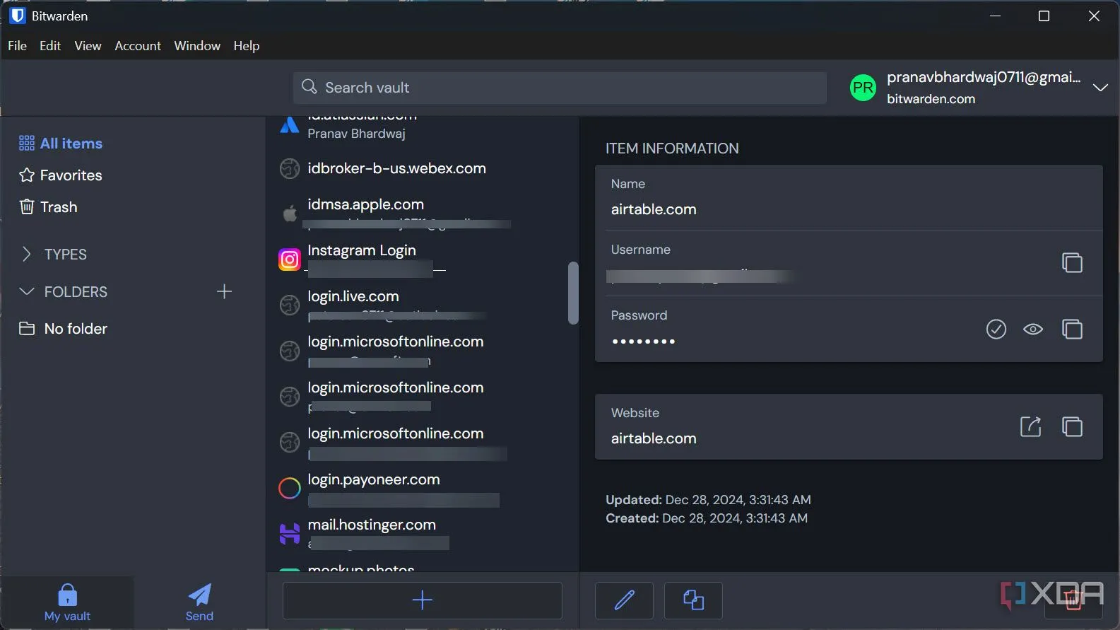 Giao diện ứng dụng Bitwarden trên Windows, một trình quản lý mật khẩu miễn phí và an toàn.