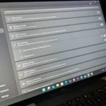 Giao diện Windows 11 trên máy tính xách tay, minh họa cho việc thiết lập PC mới và di chuyển dữ liệu