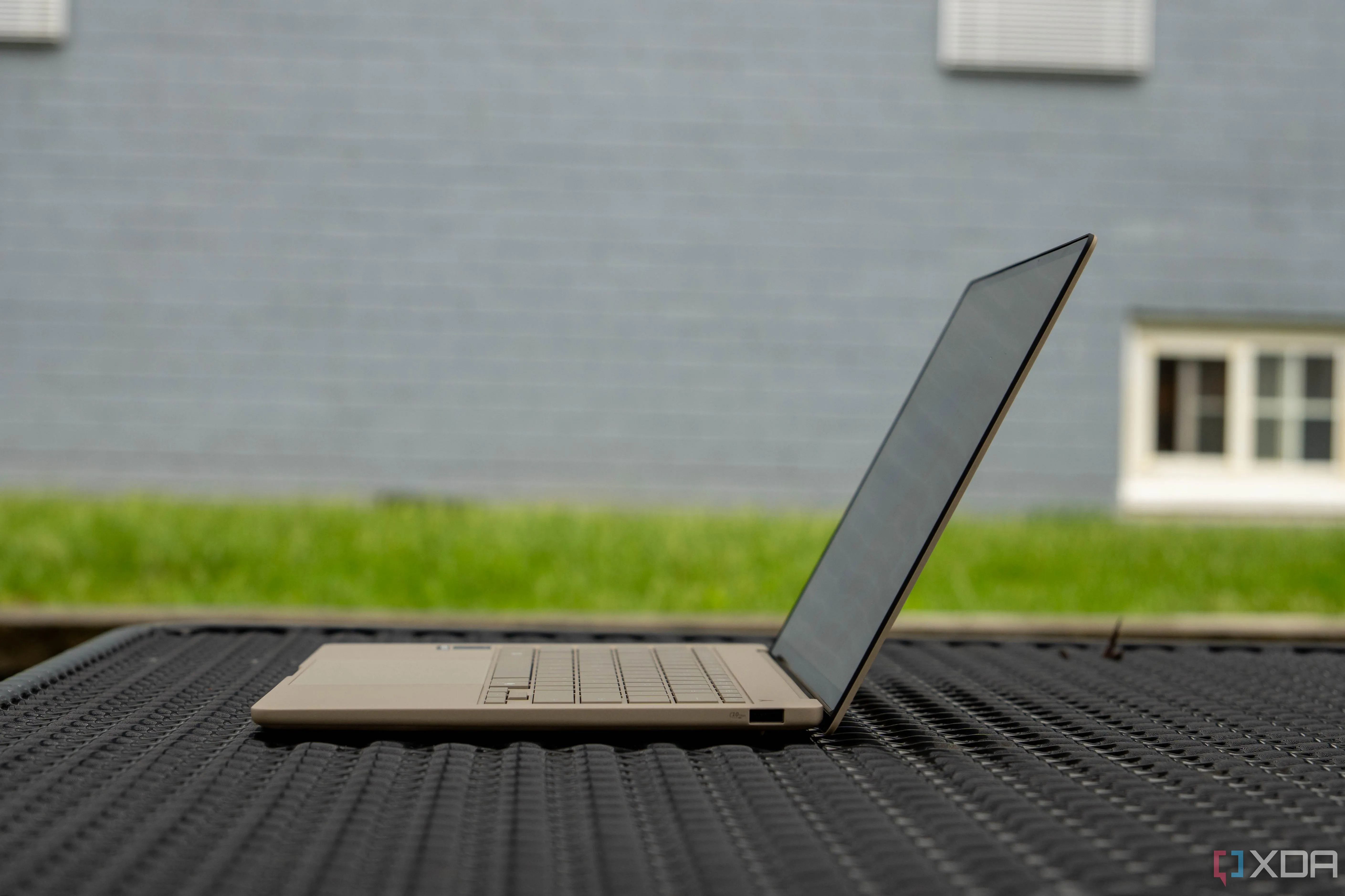 Giao diện Windows Copilot+ trên Asus Zenbook A14 với tính năng tìm kiếm AI
