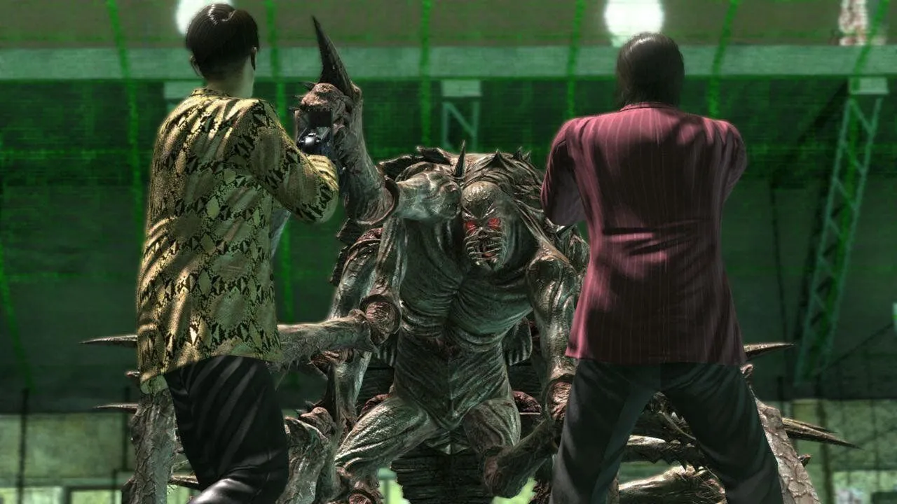 Goro Majima trong Yakuza: Dead Souls dùng súng bắn vào đám zombie đang tấn công, bối cảnh đường phố Kamurocho hỗn loạn.