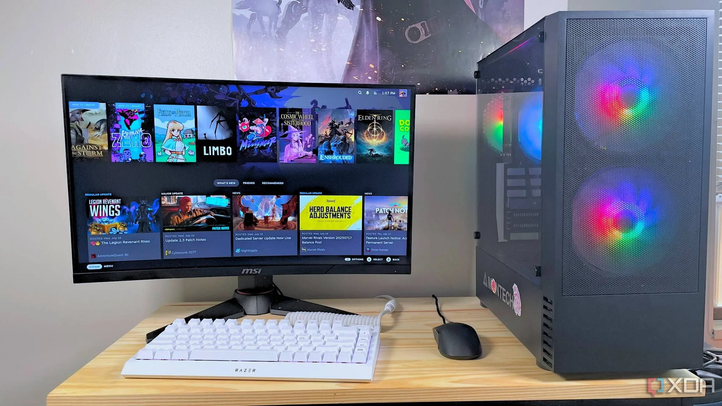 Hình ảnh PC gaming tự lắp chạy SteamOS với màn hình, bàn phím và chuột