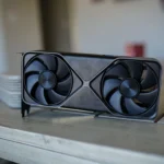 Hình ảnh quạt tản nhiệt trên card đồ họa Nvidia GeForce RTX.