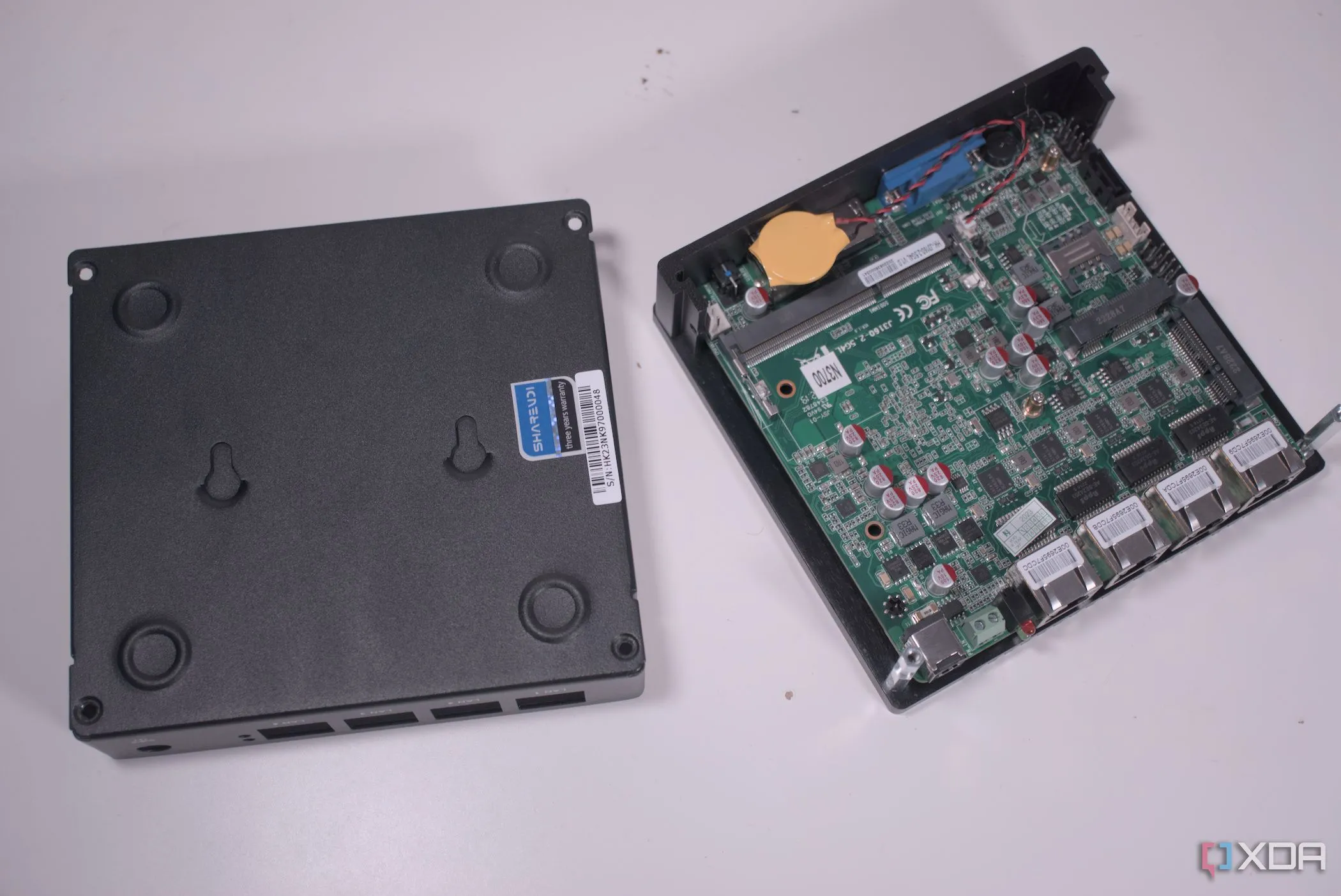Hình ảnh Sharevdi F12, một loại mini PC hoặc barebone router phổ biến, thường được dùng để cài đặt OPNsense hoặc pfSense