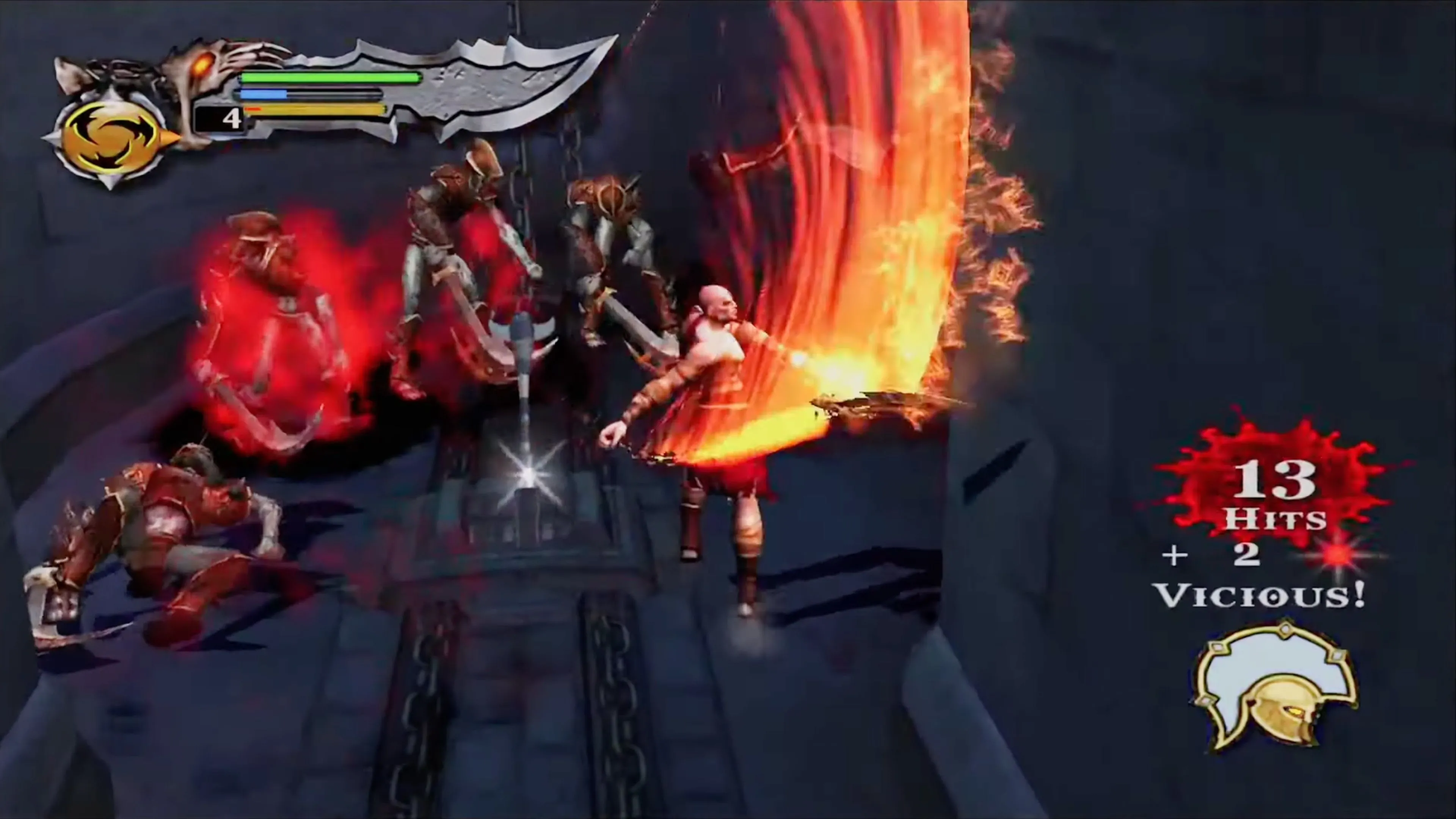 Kratos tấn công kẻ thù bằng Blades of Chaos trong God of War (2005), hình ảnh đặc trưng của gameplay.