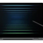 Laptop Samsung Galaxy Book5 Pro 360 màu bạc với màn hình AMOLED lớn và bàn phím đầy đủ, thể hiện thiết kế cao cấp và khả năng hiển thị sắc nét.