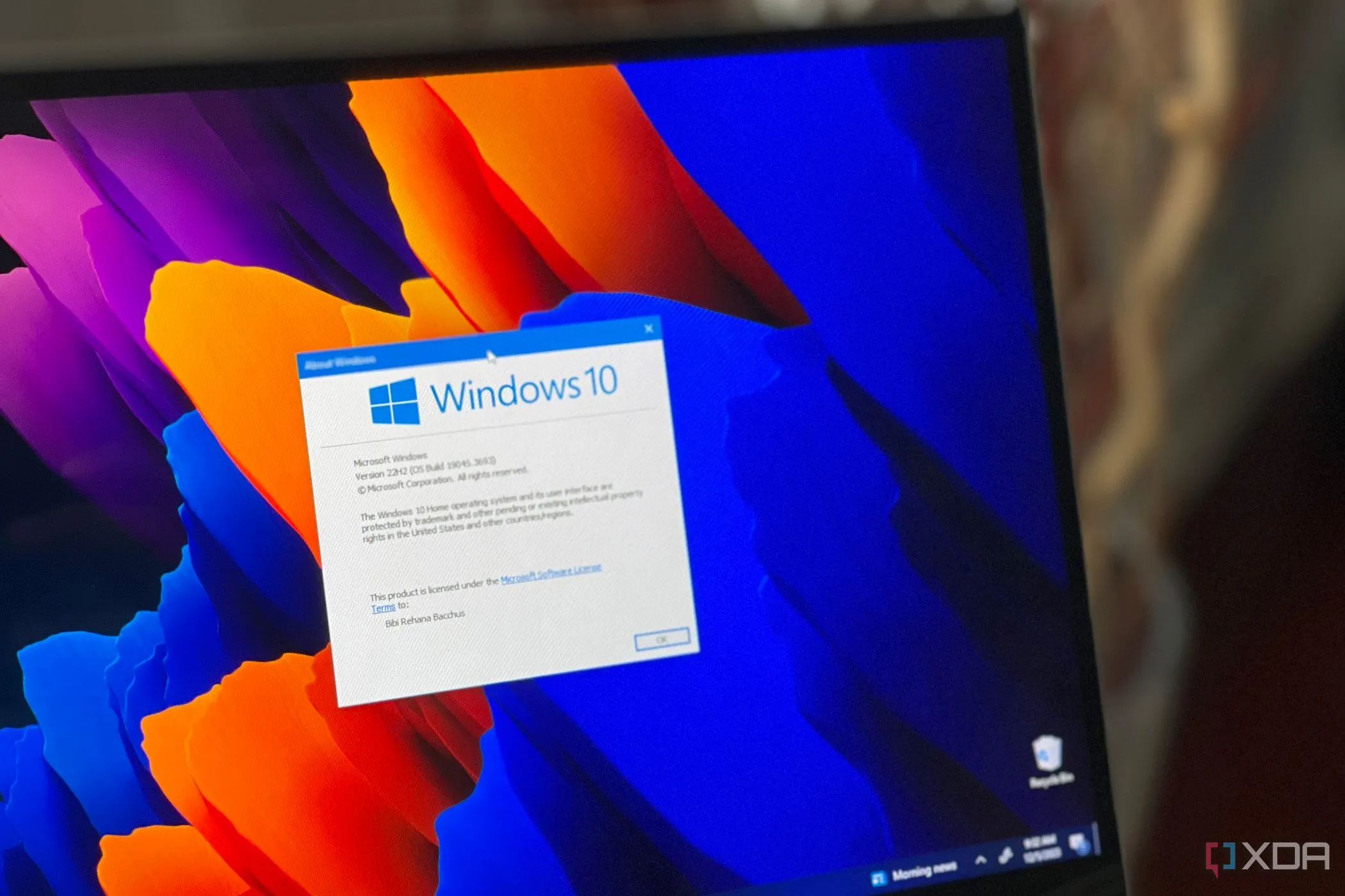 Laptop Samsung hiển thị logo Windows 10, minh họa cho vấn đề Jump Lists trên hệ điều hành này.