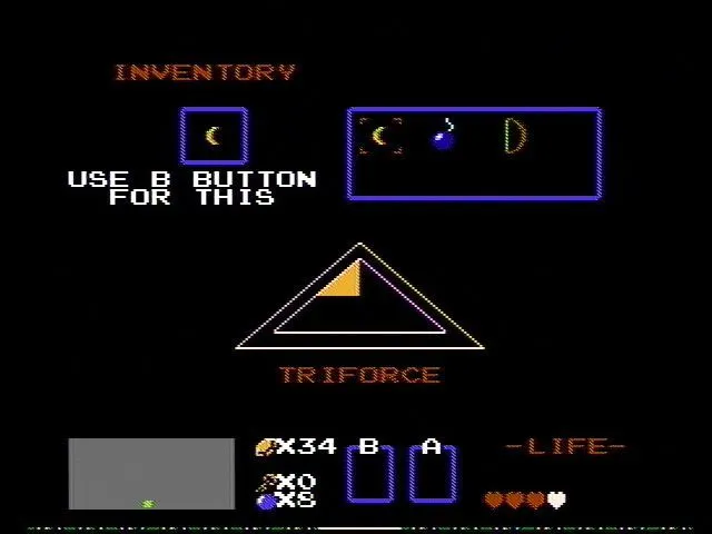 Link đang tìm kiếm kho báu trong một hang động bí ẩn trong The Legend of Zelda.