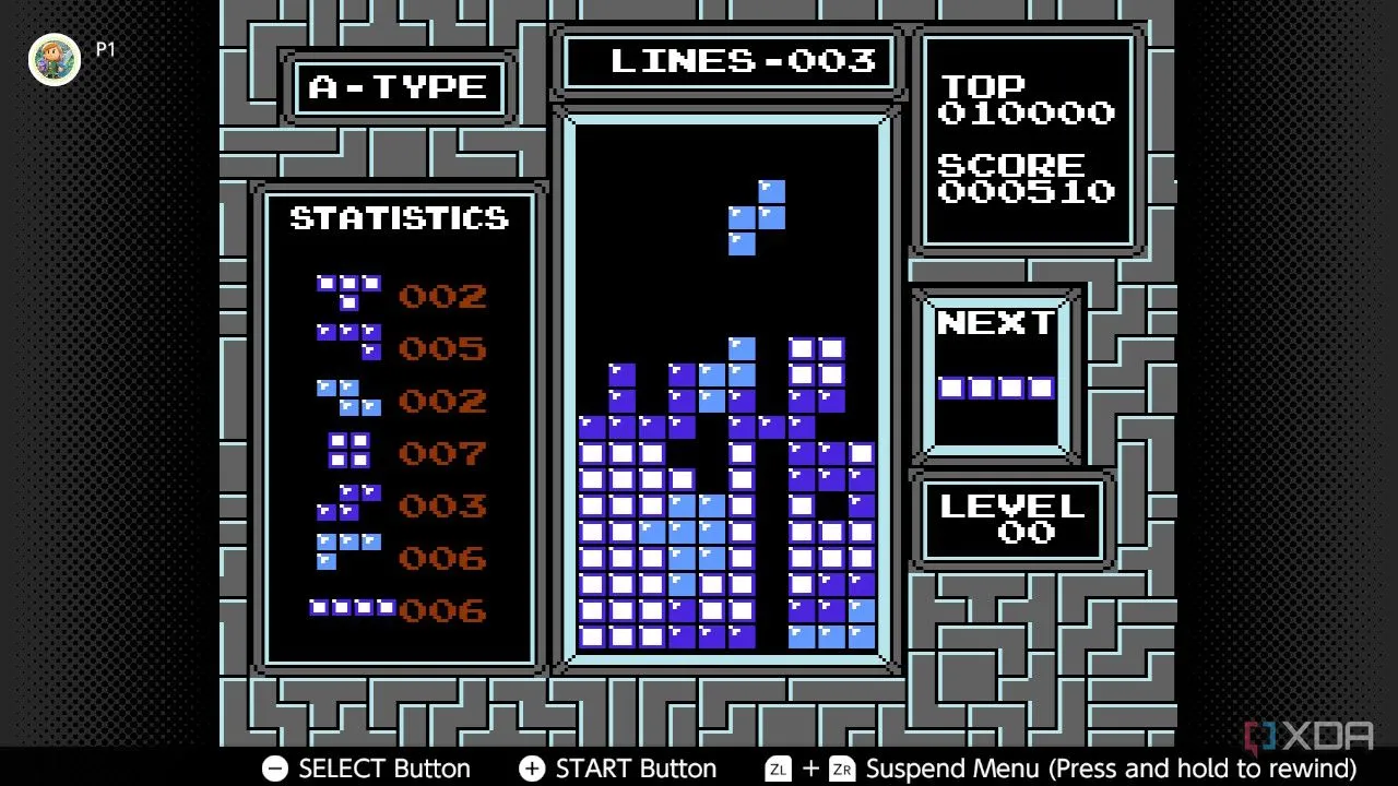 Màn hình chơi game Tetris cho NES trên dịch vụ Nintendo Switch Online, hiển thị các khối đang rơi.