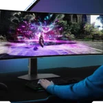 Màn hình cong Samsung Odyssey QD-OLED 49 inch siêu rộng đang được sử dụng.