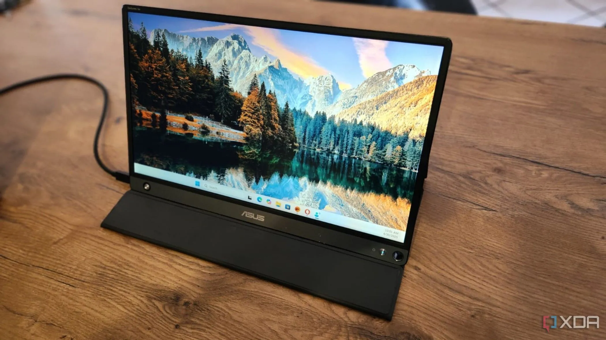Màn hình di động Asus Zenscreen với chân đế gấp