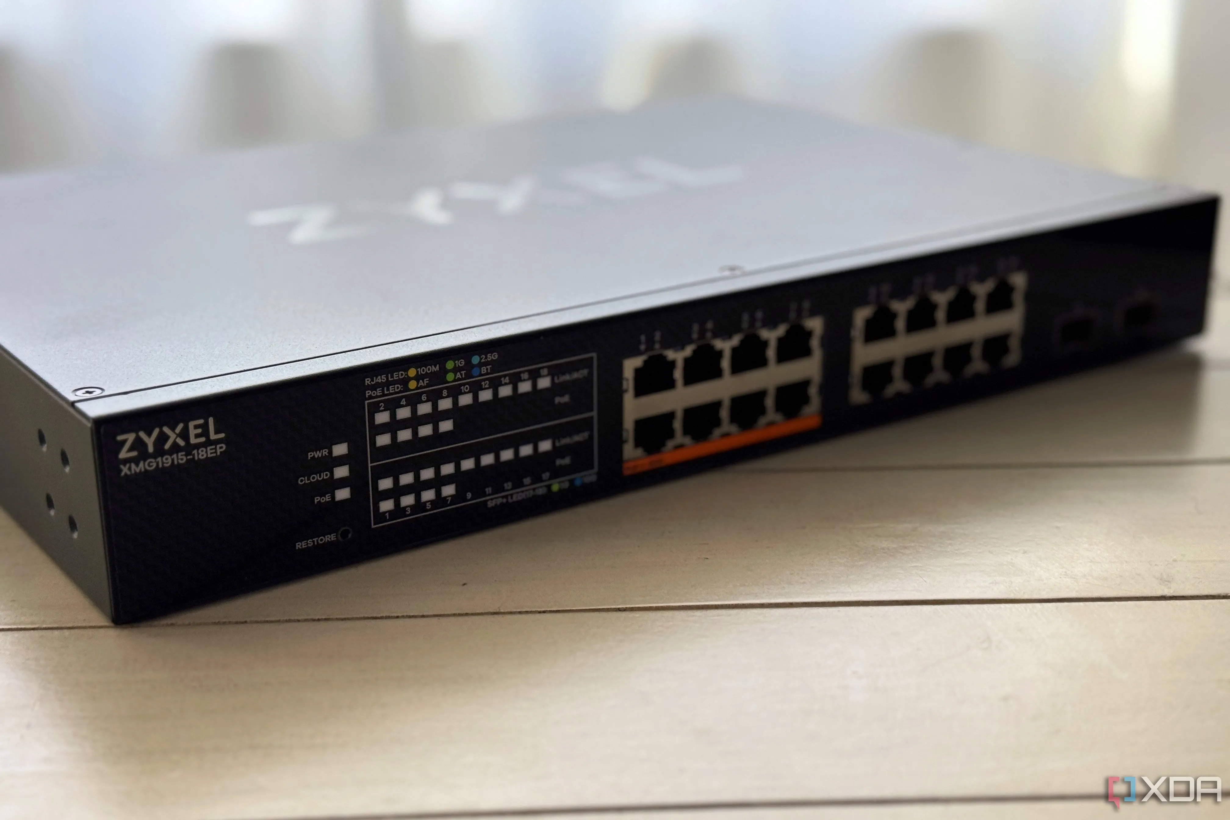 Managed Switch Zyxel XGM1915 minh họa cho nhu cầu về số lượng cổng kết nối