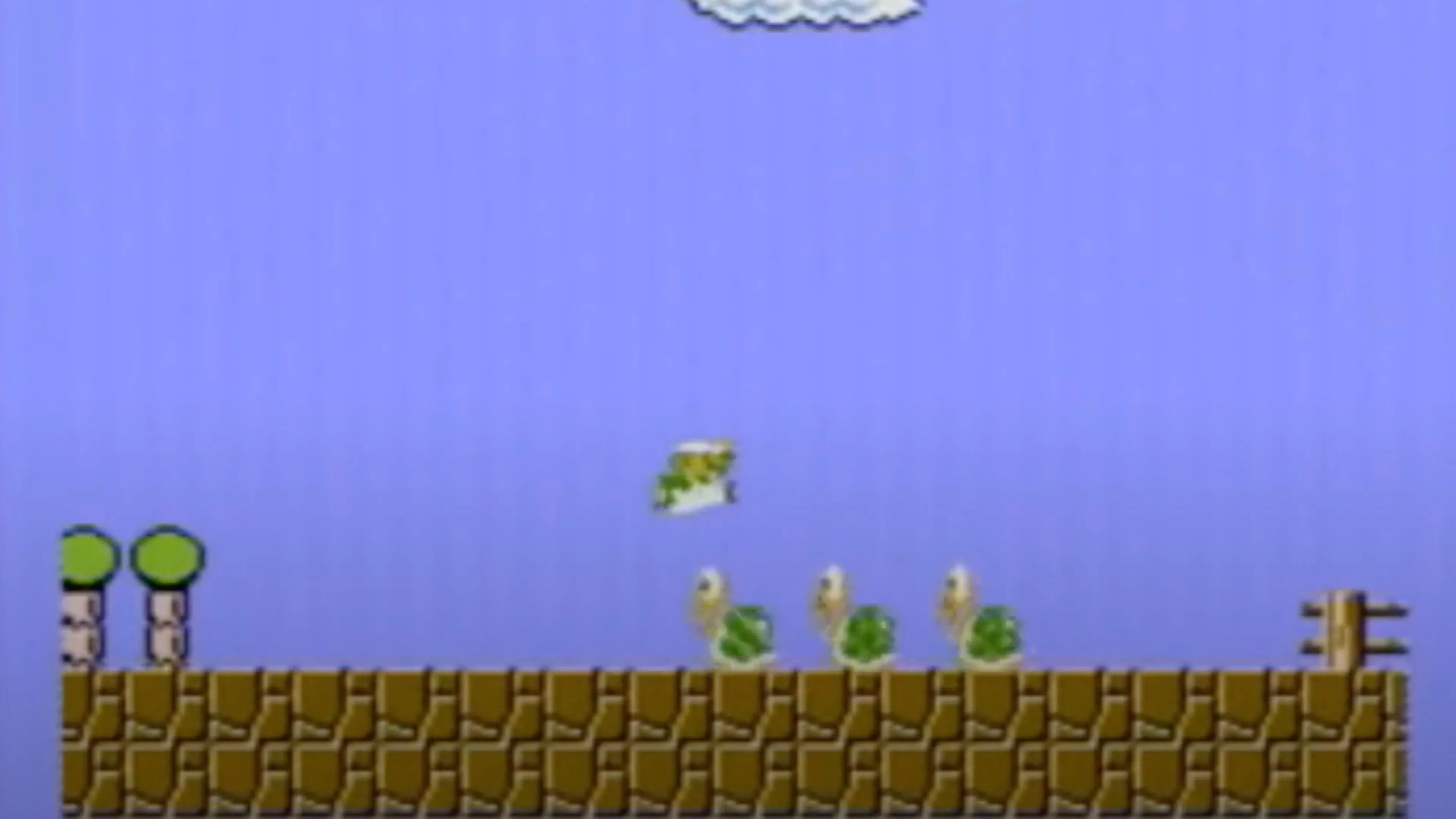 Mario đang bơi dưới nước trong Super Mario Bros. với kẻ thù cá Blooper.