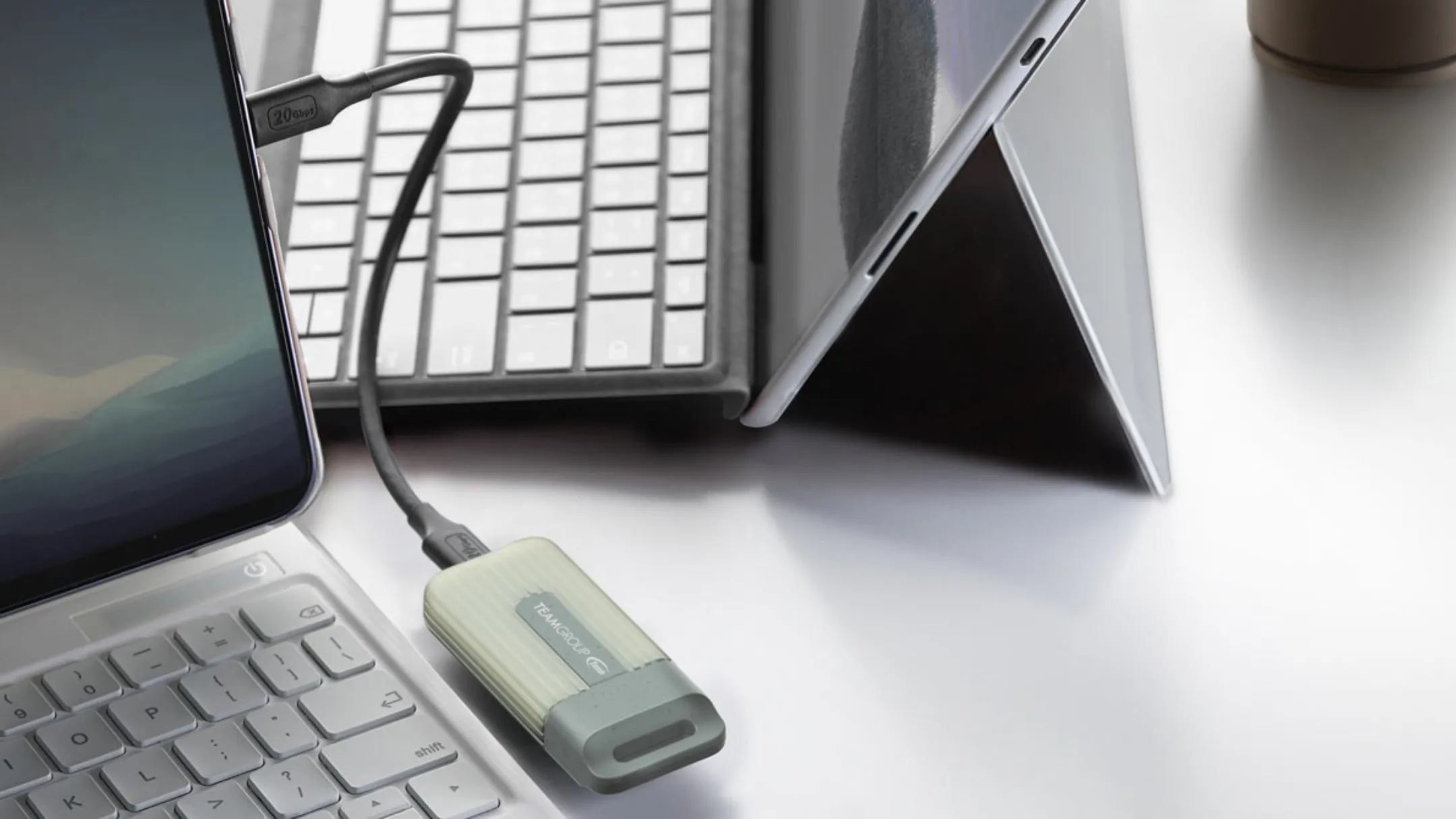 Mặt trước ổ cứng SSD di động Team Group PD20 ECO 2TB bền bỉ