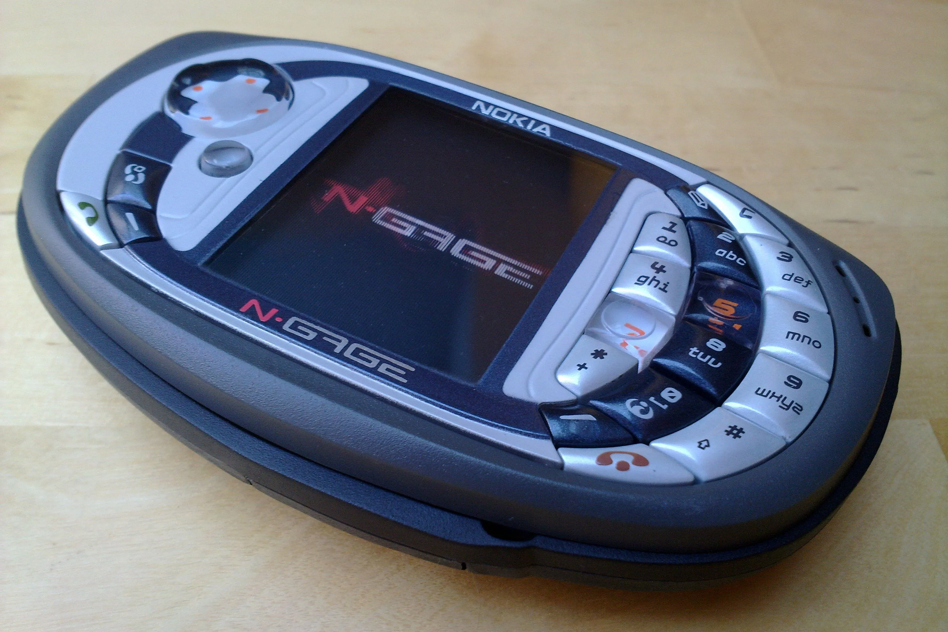 Máy chơi game cầm tay Nokia N-Gage
