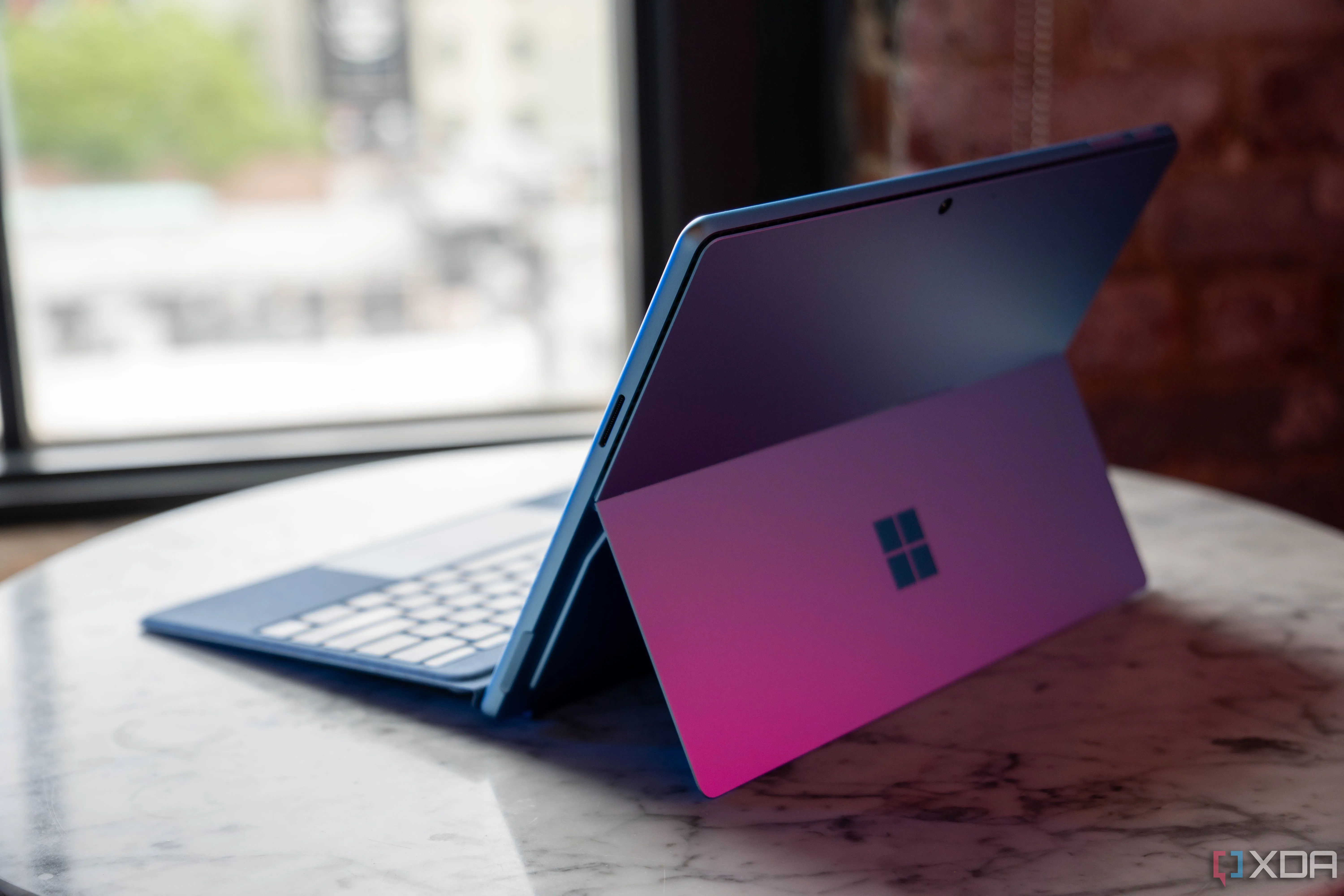 Microsoft Surface Pro 11 cùng bàn phím Flex tiện lợi