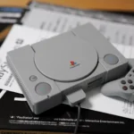 Mô hình console Sony PlayStation 1 thế hệ đầu tiên