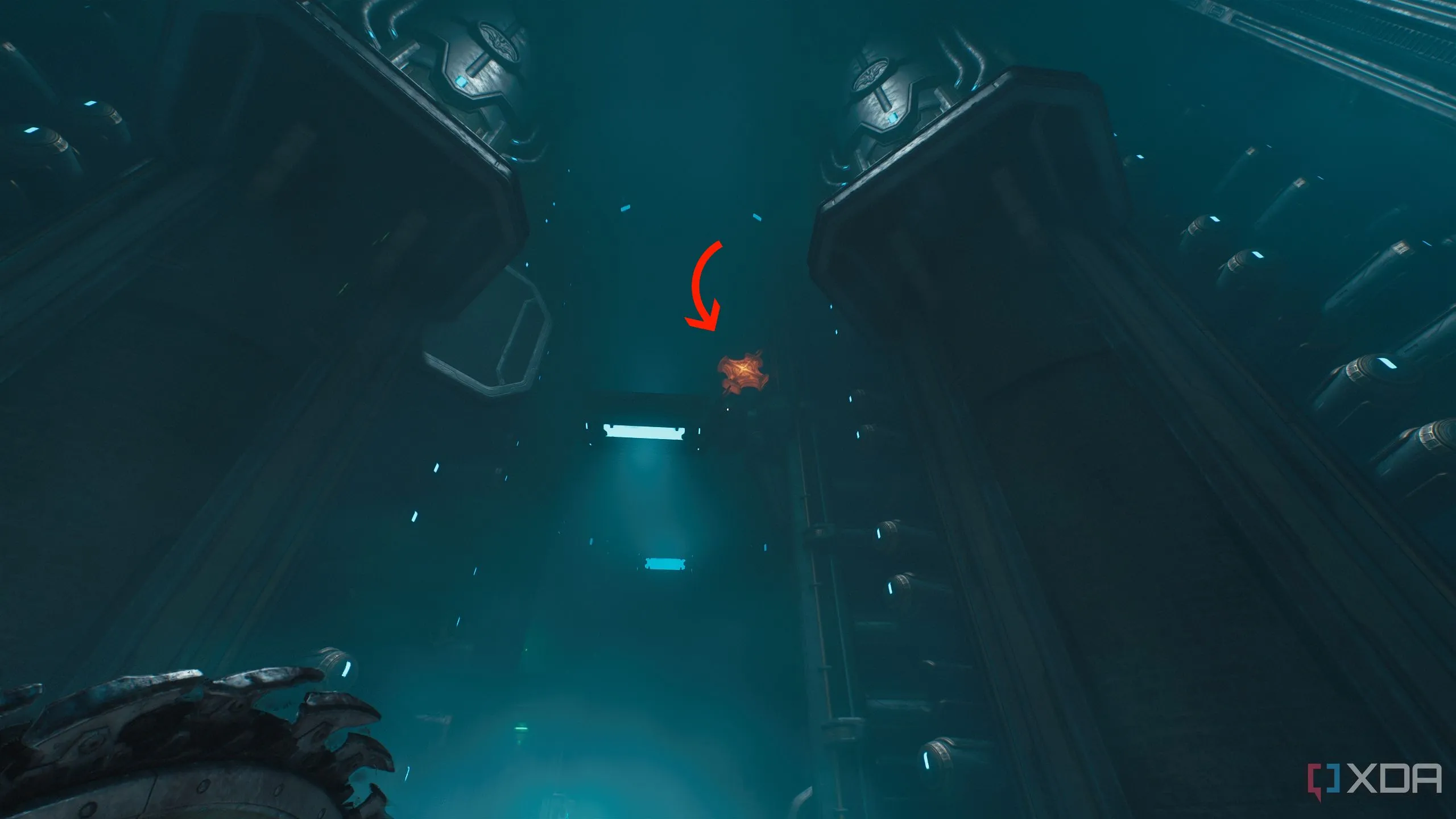 Mũi tên chỉ cây thánh giá kim loại nóng phía trên trong Doom: The Dark Ages