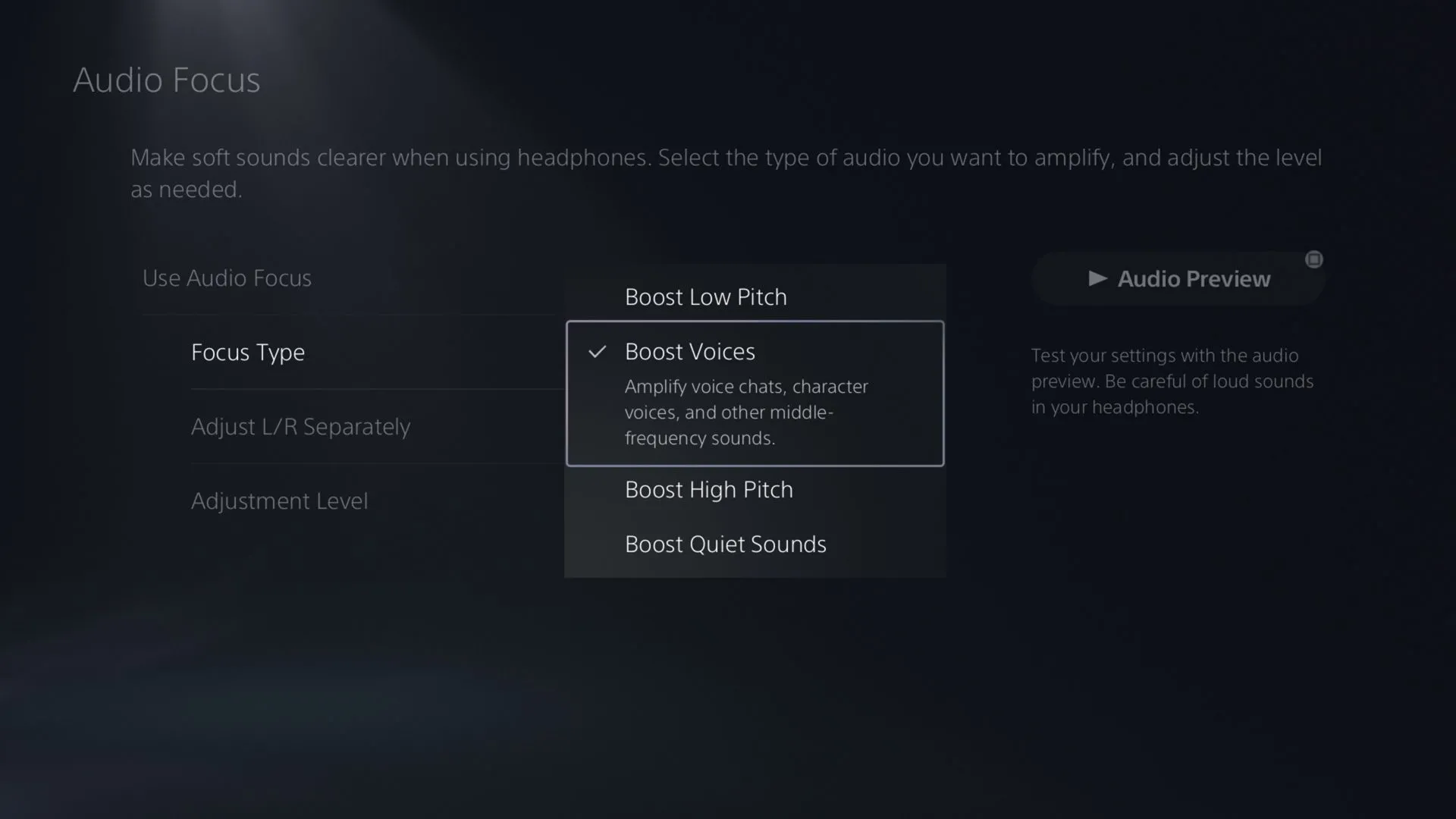 Người dùng đang cài đặt tính năng Audio Focus trên giao diện PlayStation 5 để tùy chỉnh trải nghiệm âm thanh