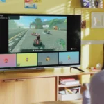 Người dùng trải nghiệm game trên máy Nintendo Switch 2 qua TV và giao diện GameChat.