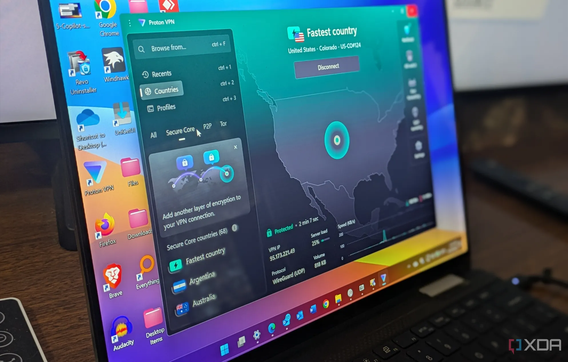 Người dùng truy cập mạng từ xa trên laptop, minh họa khả năng truy cập home lab từ mọi nơi.