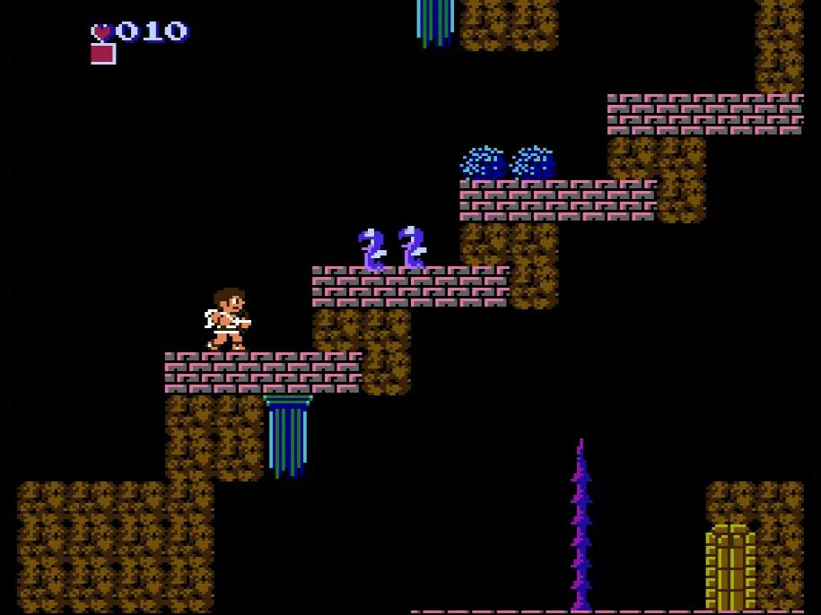 Nhân vật Pit trong game Kid Icarus trên máy NES đang bắn cung tên vào kẻ thù trong màn chơi đi cảnh dọc.