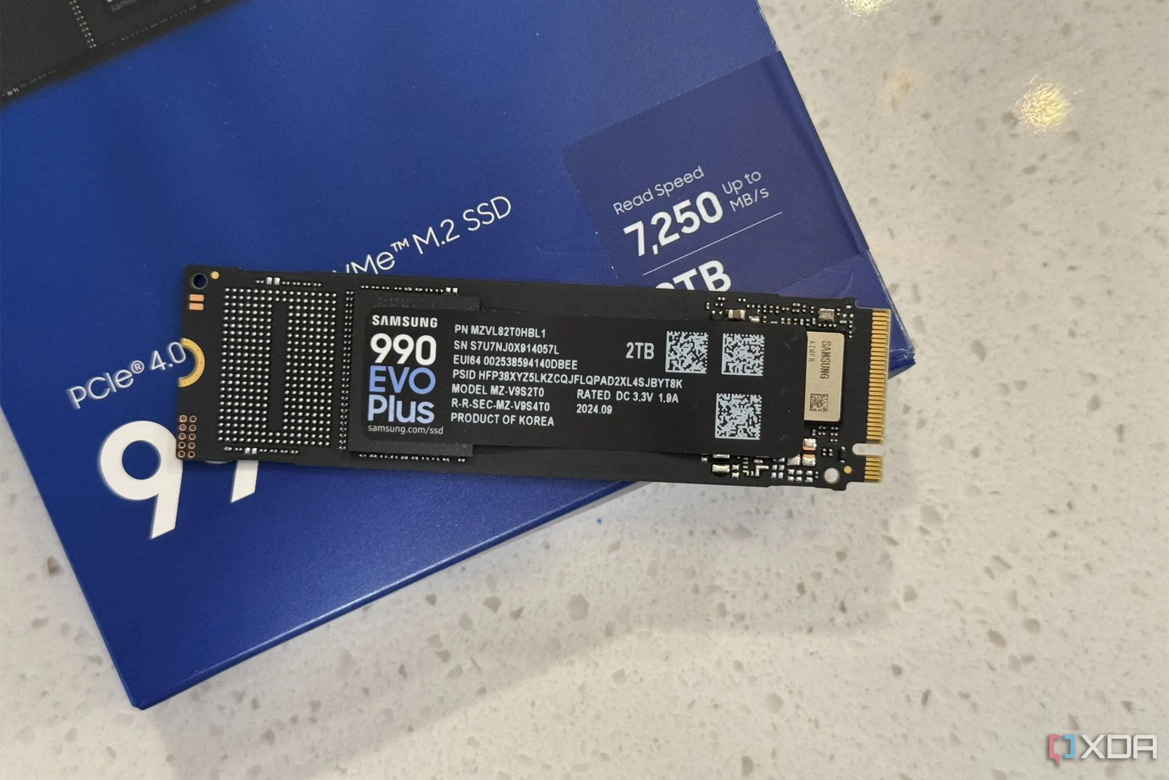Ổ cứng SSD Samsung 990 EVO Plus NVMe trên hộp sản phẩm