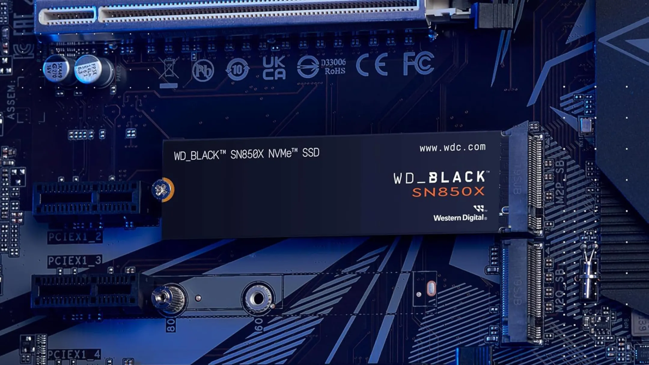 SSD WD Black SN850X 8TB được lắp đặt trong bo mạch chủ máy tính